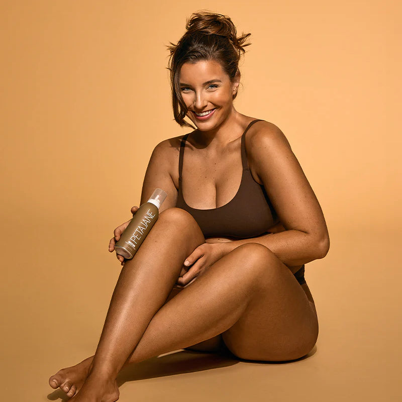 q4-dark-mousse-in-hand-sitting-model.webp